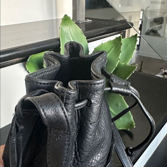 Vintage Genuine Leather Drawstring Bucket Shoulder Bag, Soft Luxurious Purse - Picture 8 of 10